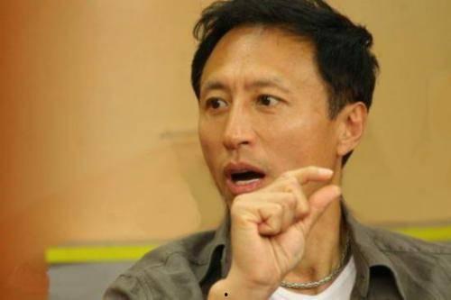 胡歌爆料恩师王洛勇视频,温情互动引网友热议 第1张 胡歌爆料恩师王洛勇视频,温情互动引网友热议 第1张